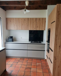 cuisine moderne dans une maison après rénovation par NA Concept à Oloron-Sainte-Marie