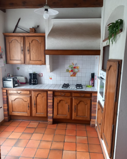 cuisine ancienne dans une maison avant rénovation à Oloron-Sainte-Marie